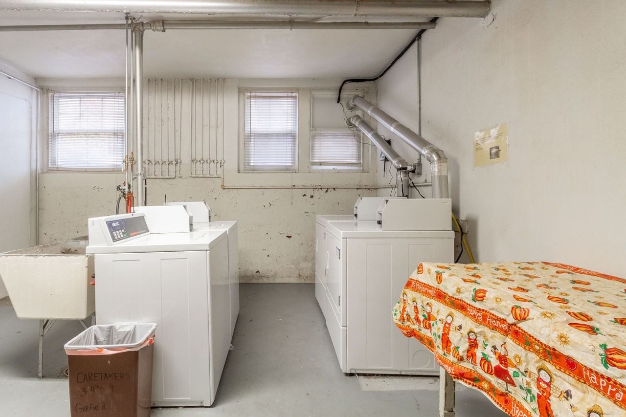 3447 Garfield Ave S - Photo 4 of 31