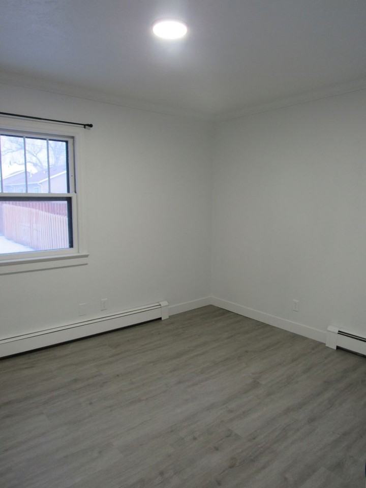 1112 S Boxelder St - Photo 7 of 14