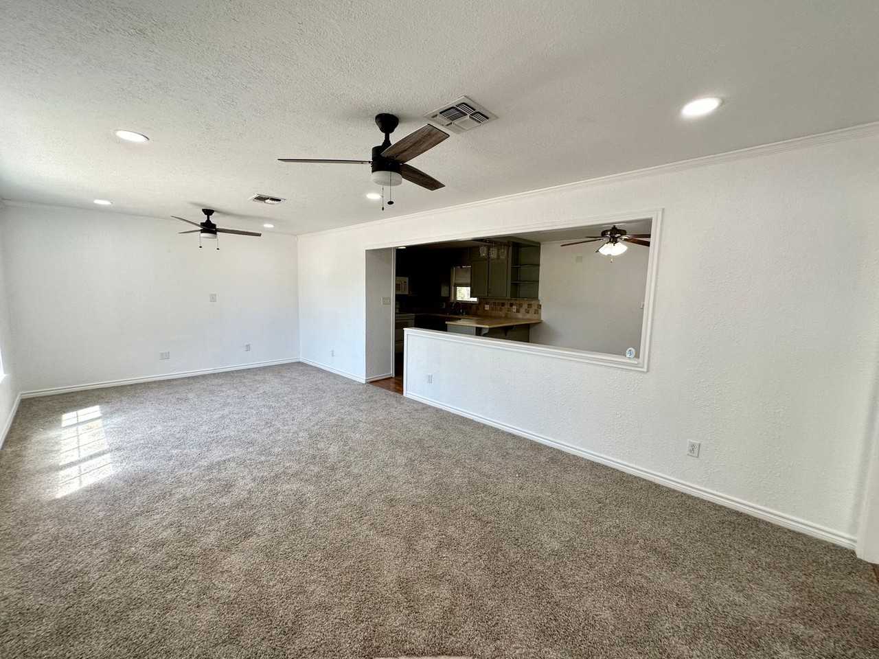 705 S 4th St - Photo 2 of 20