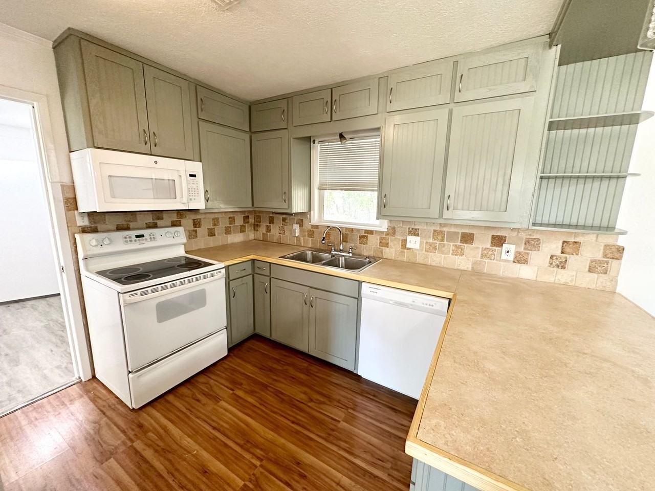 705 S 4th St - Photo 6 of 20