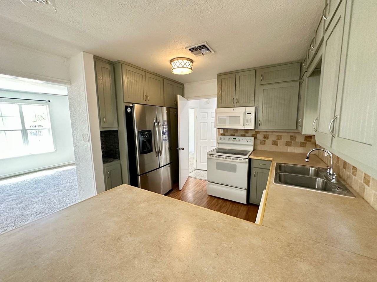 705 S 4th St - Photo 7 of 20