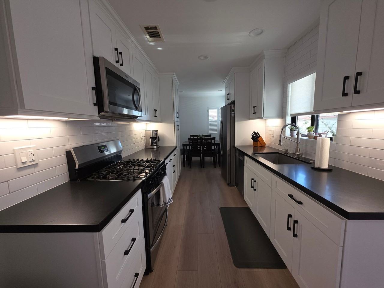 654 W 3rd St - Photo 5 of 19