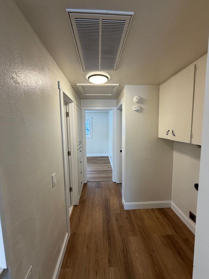 1860 Siskiyou St - Photo 5 of 16