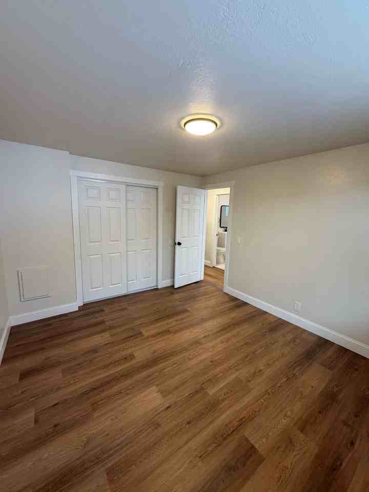 1860 Siskiyou St - Photo 7 of 16