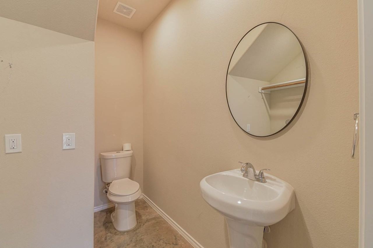 20211 Hemlock Ln - Photo 2 of 24