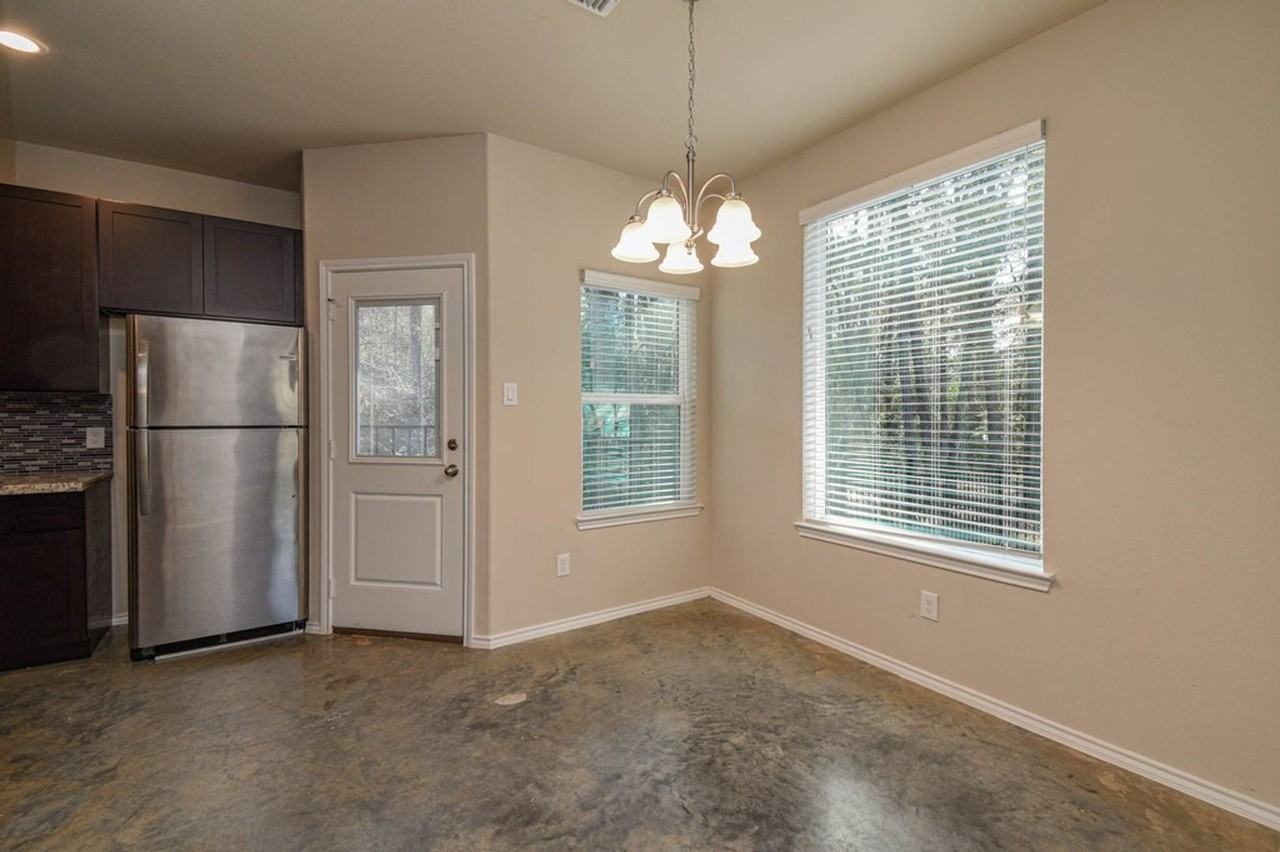 20211 Hemlock Ln - Photo 3 of 24