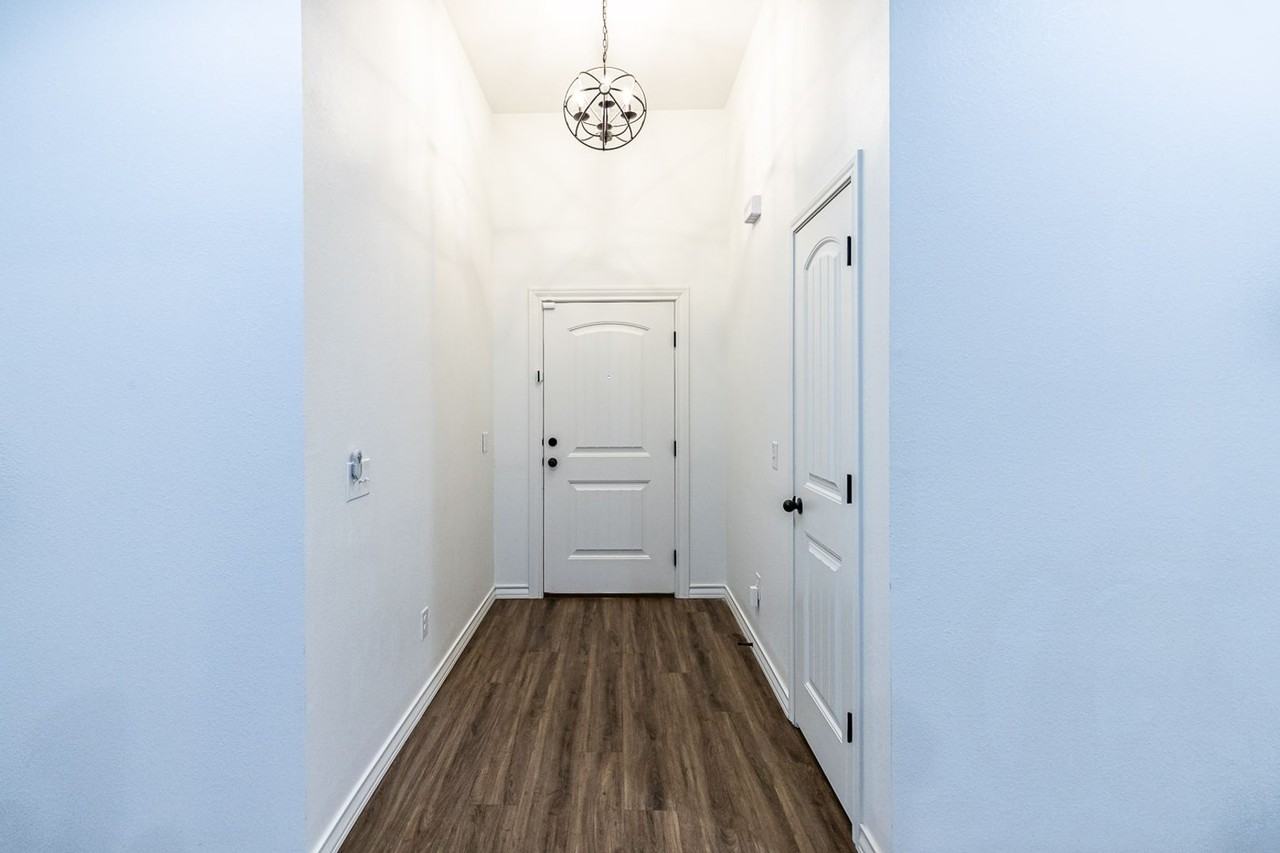 1707 100th St - Photo 2 of 26