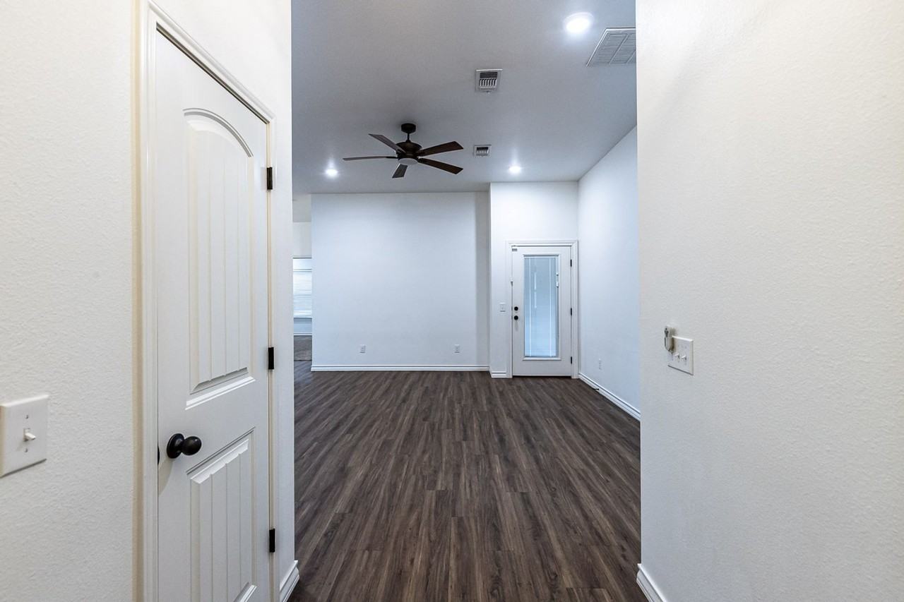 1707 100th St - Photo 3 of 26