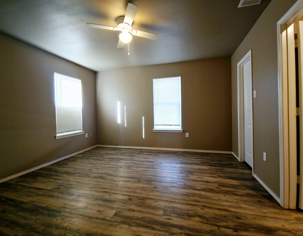 2216 E Main St - Photo 7 of 10