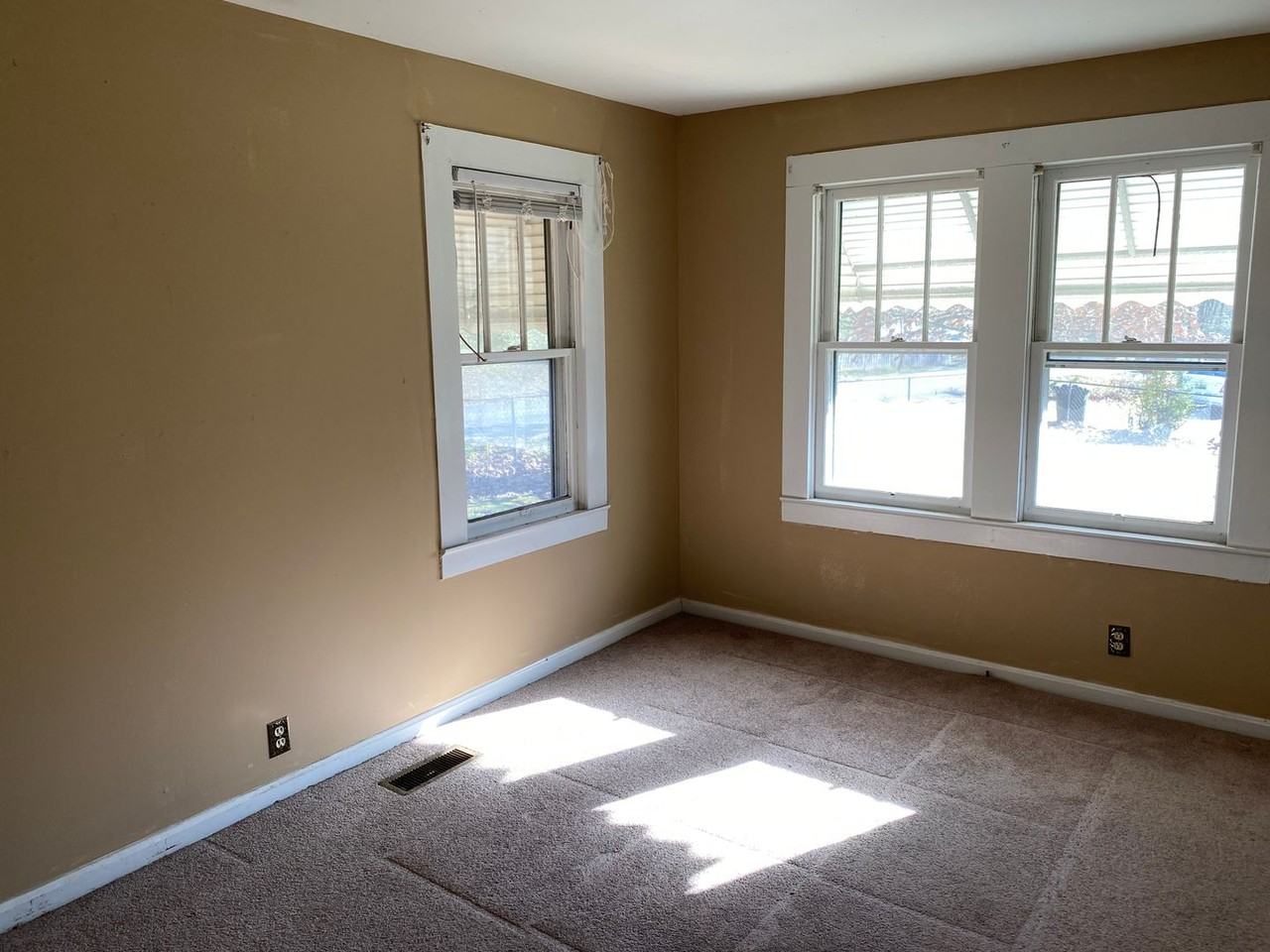 3724 S 11th St - Photo 3 of 6