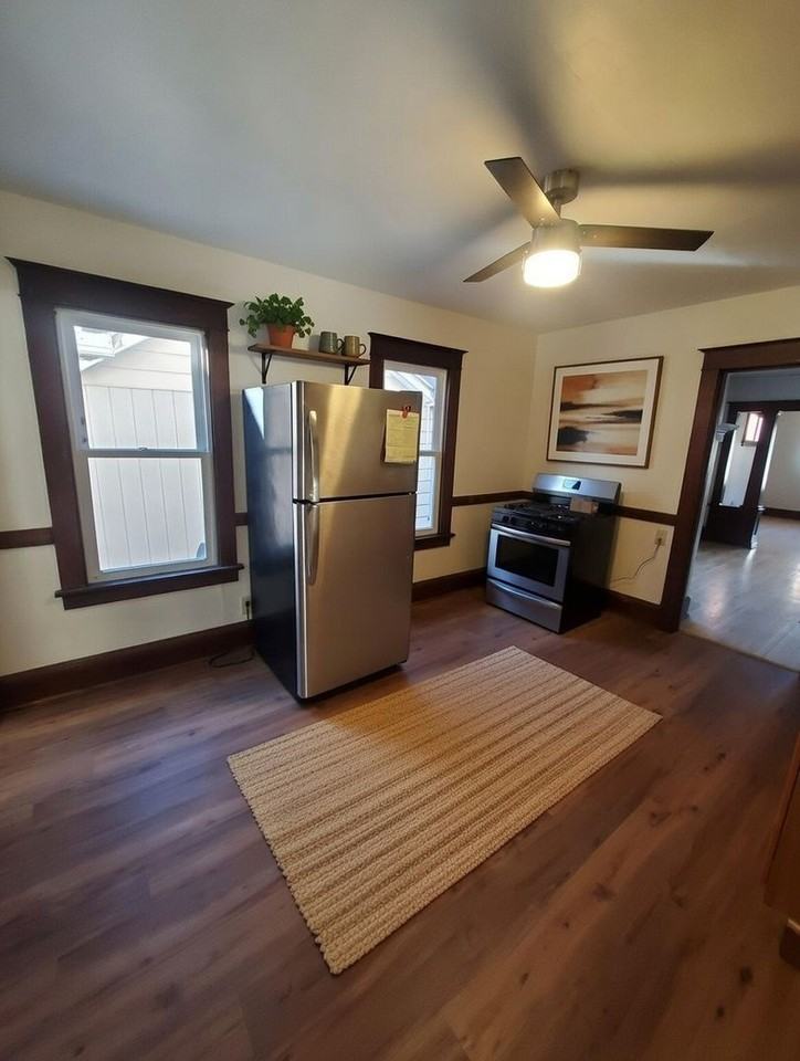 1025 E Land Pl - Photo 4 of 28