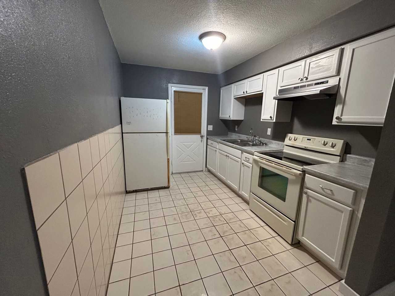 1887 Debbie St - Photo 2 of 6