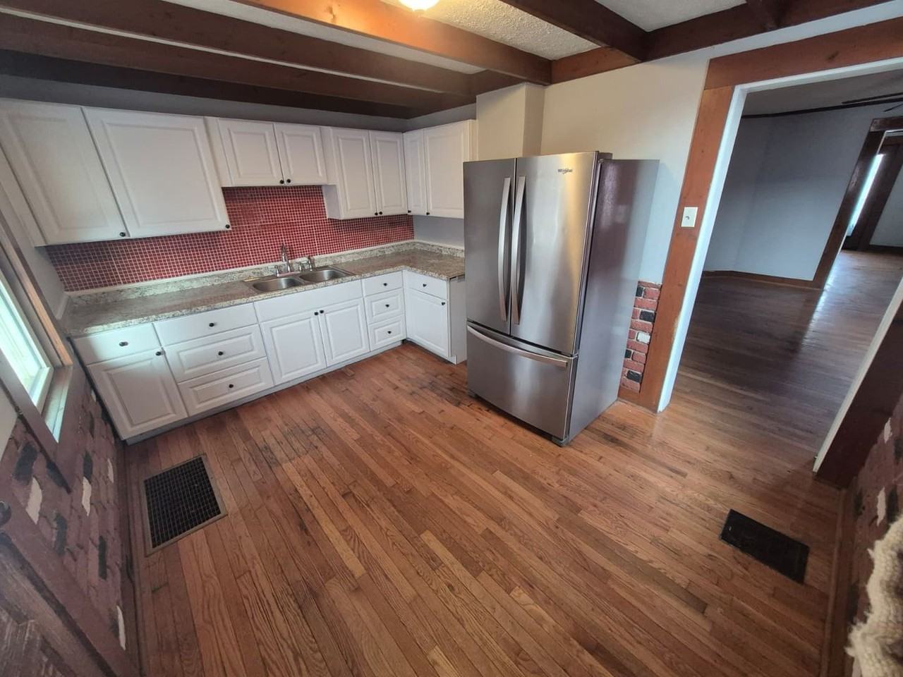 834 Liberty St - Photo 4 of 16