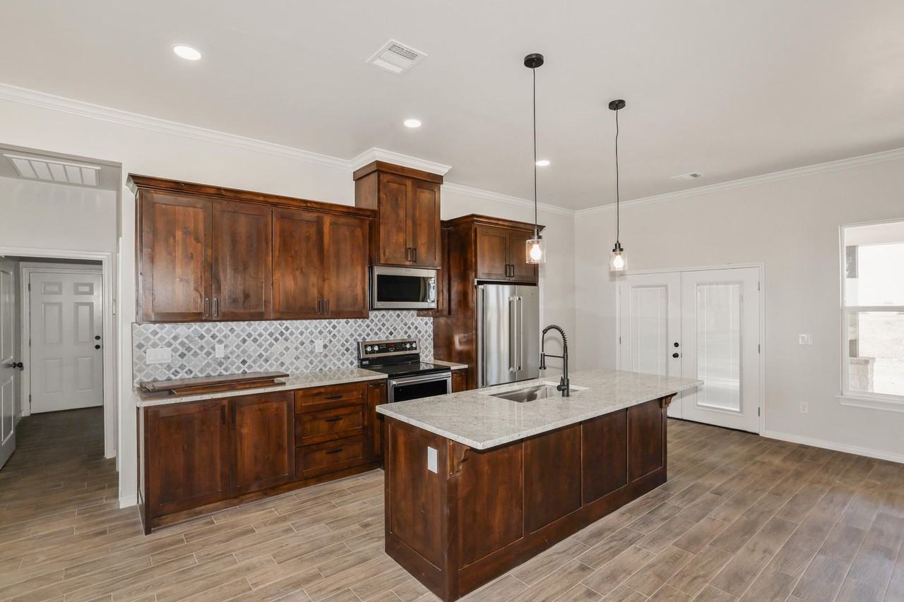 17900 Lone Ranch Rd - Photo 2 of 33