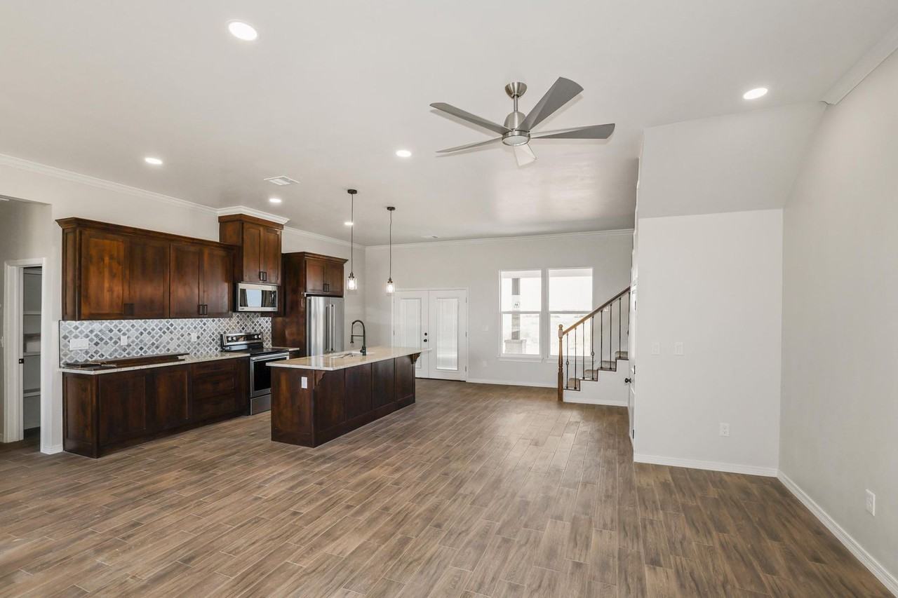 17900 Lone Ranch Rd - Photo 3 of 33
