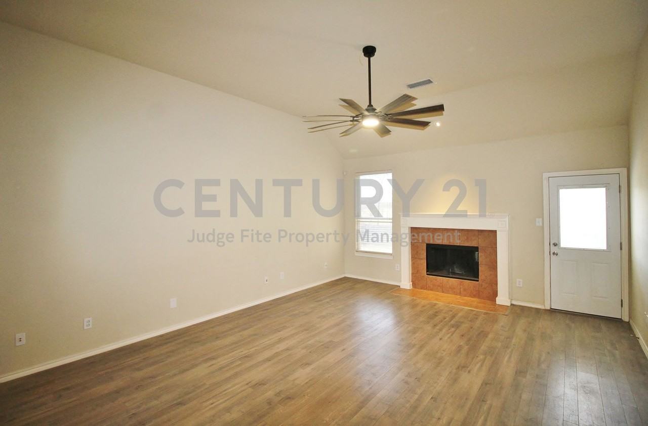 314 Cascade Dr - Photo 3 of 13