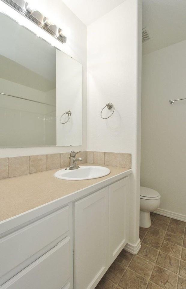 718 W Richmond St - Photo 5 of 25