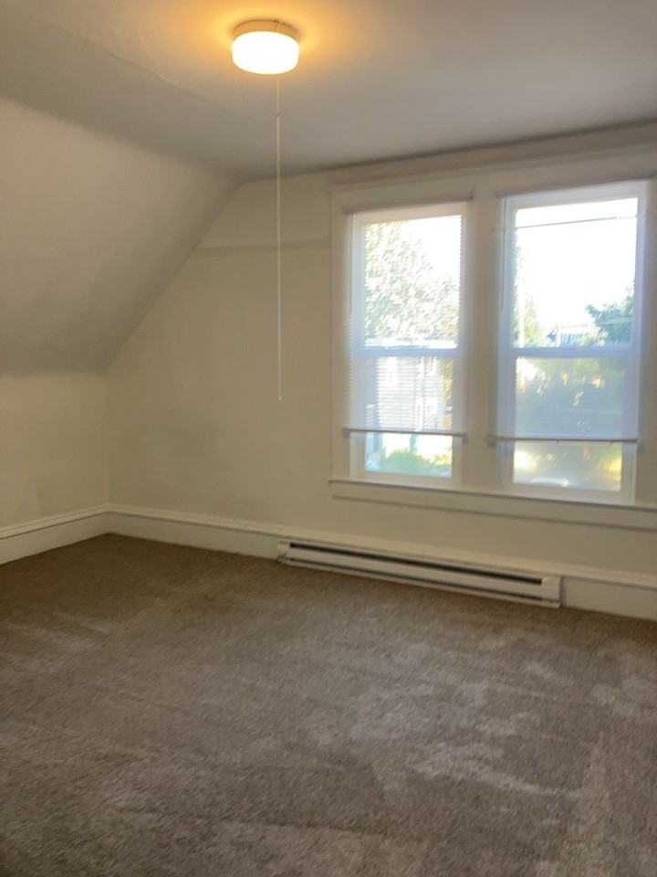 612 E Myrtle St - Photo 5 of 15