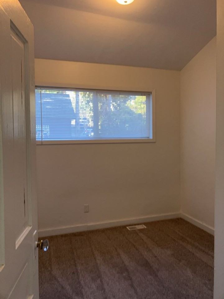 612 E Myrtle St - Photo 7 of 15