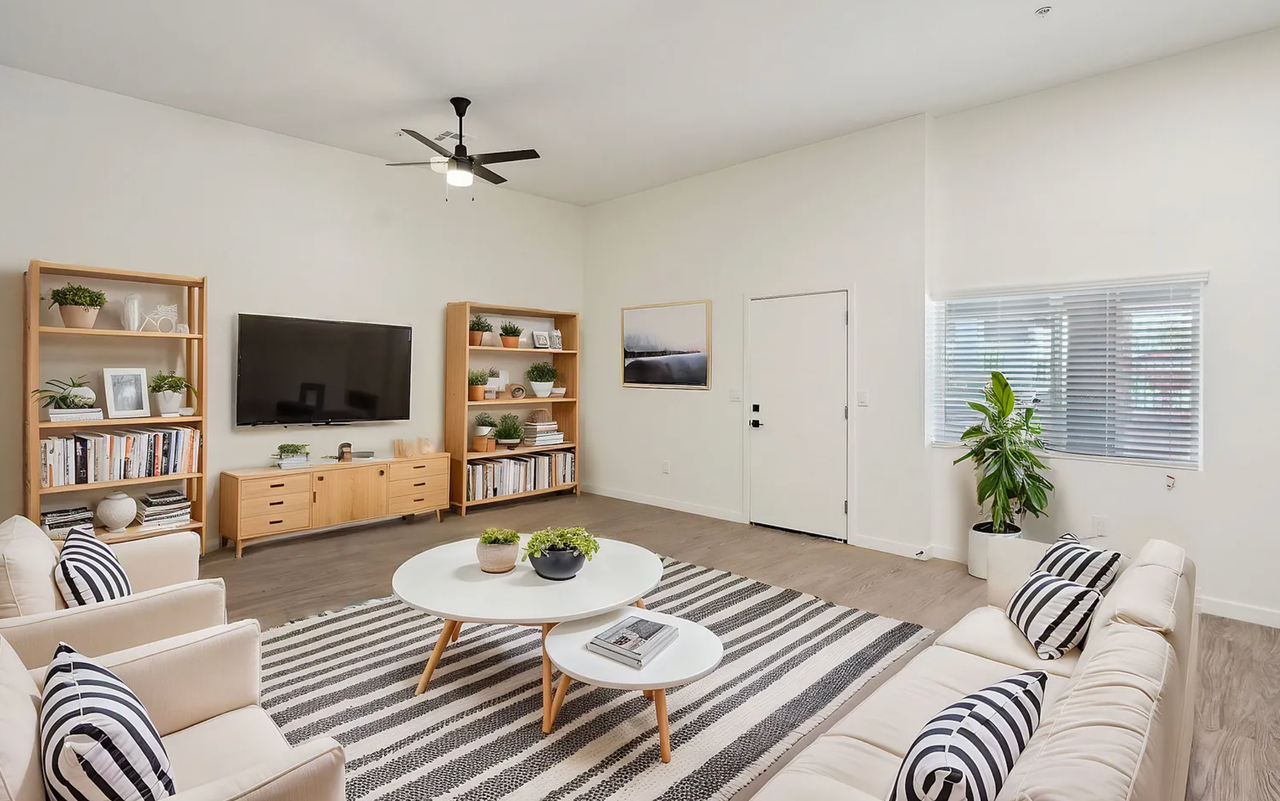 3031 W Northern Avenue - Photo 2 of 13