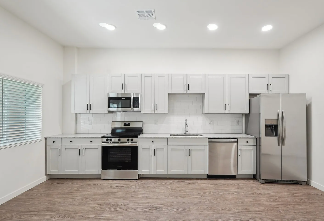 3031 W Northern Avenue - Photo 4 of 13