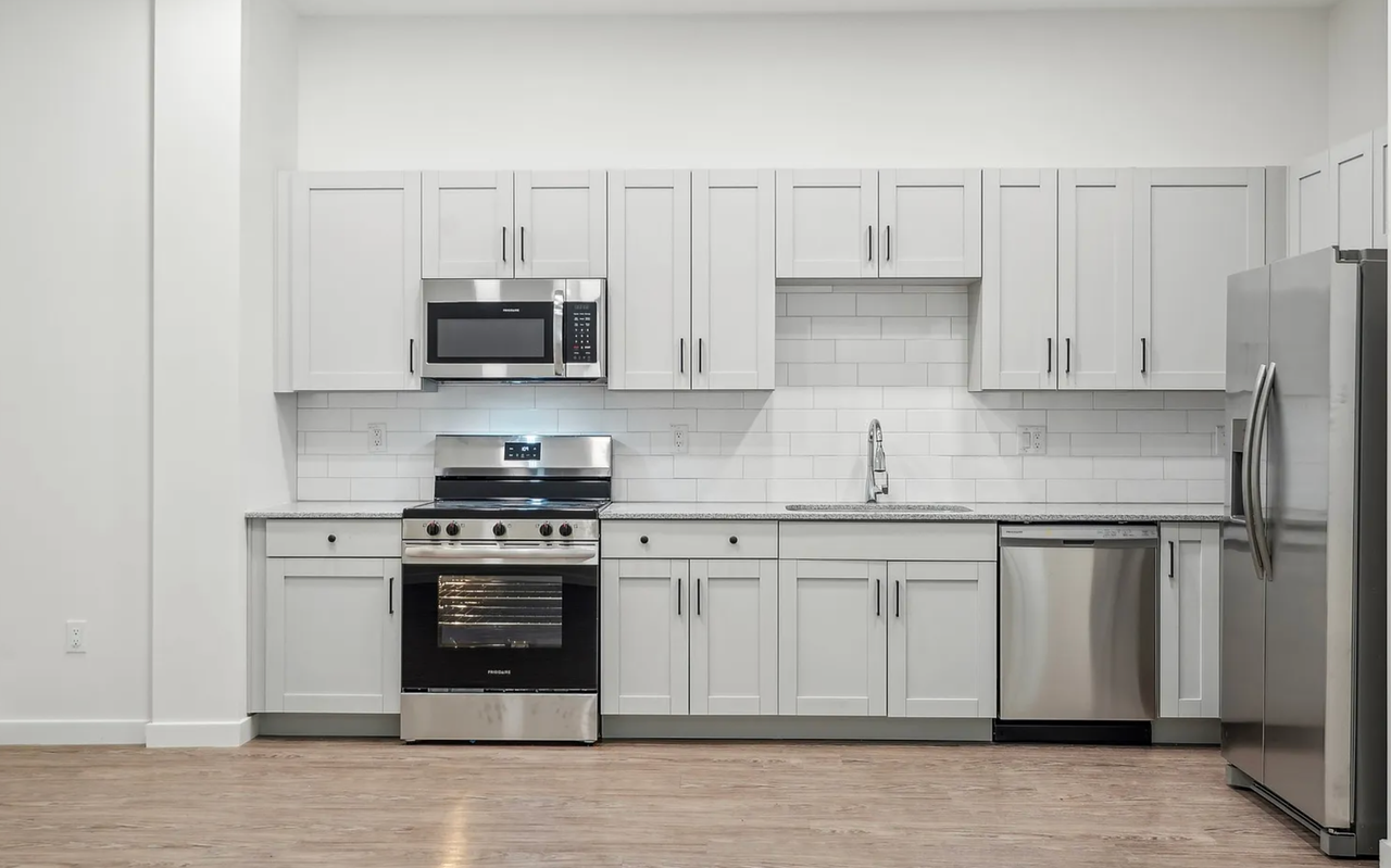 3031 W Northern Avenue - Photo 5 of 13