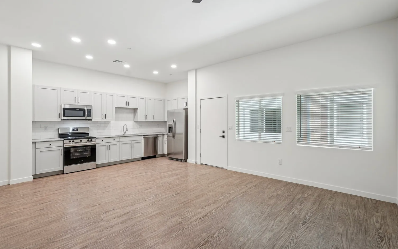 3031 W Northern Avenue - Photo 5 of 13