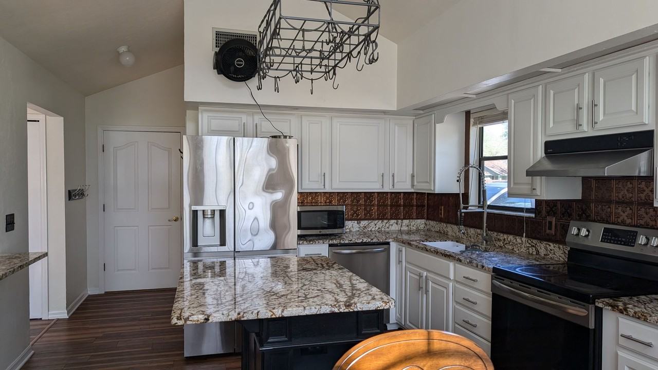 6404 Nw 42nd Rd - Photo 3 of 14