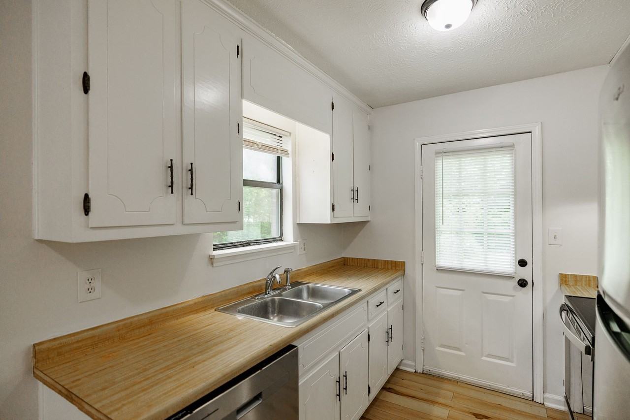 1182 Whit Davis Rd - Photo 7 of 16