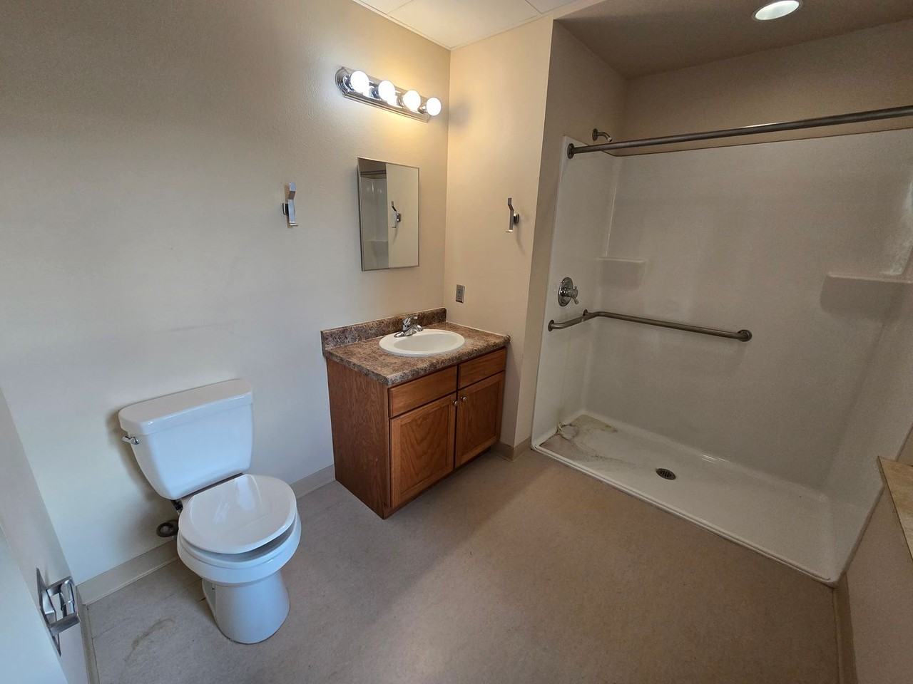 Plains - Murray Hall Apartments - Photo 2 of 9