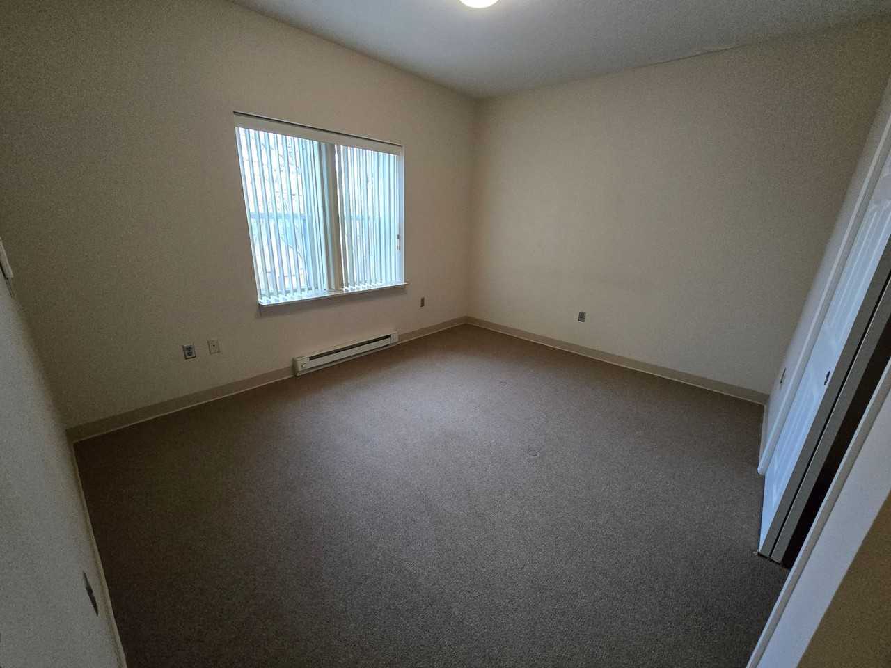 Plains - Murray Hall Apartments - Photo 3 of 9