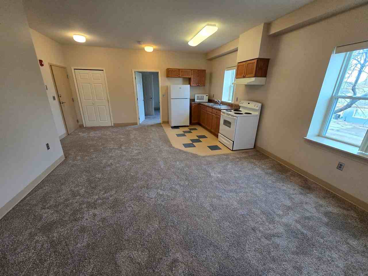 Plains - Murray Hall Apartments - Photo 6 of 9