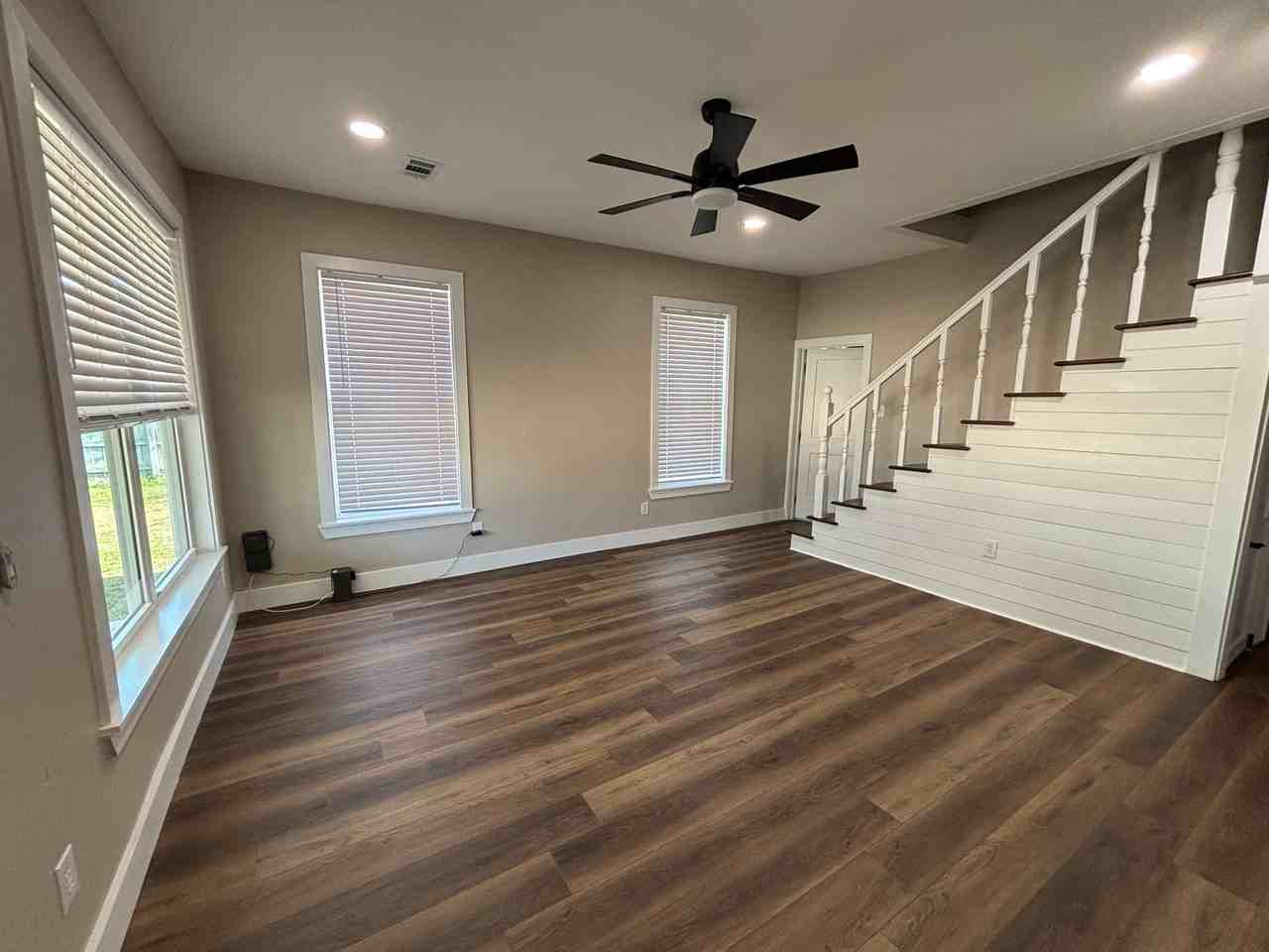 703 Nw 1st St - Photo 3 of 12