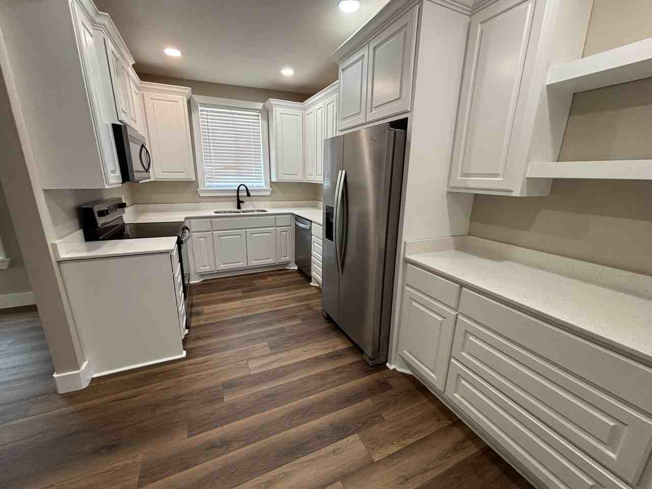 703 Nw 1st St - Photo 4 of 12