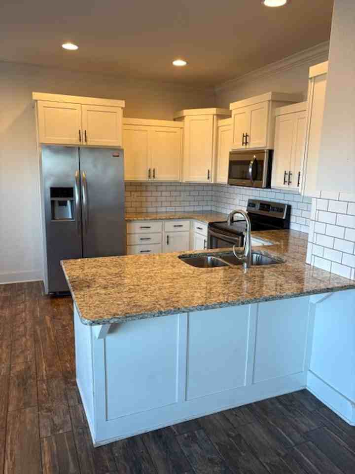 3104 Sw Riverstone Ave - Photo 2 of 15