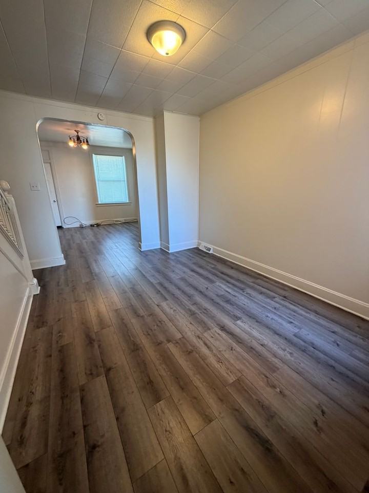 247 N Sherman St - Photo 5 of 15