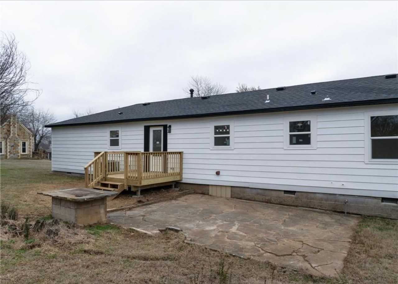 48 W Gary St - Photo 3 of 17