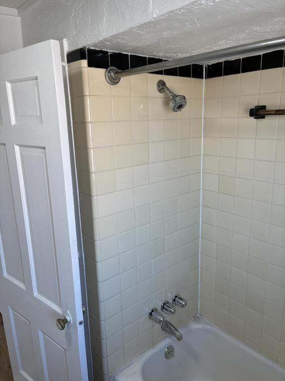 114 Singer Ave - Photo 6 of 9