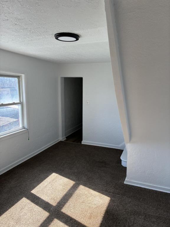 114 Singer Ave - Photo 7 of 9