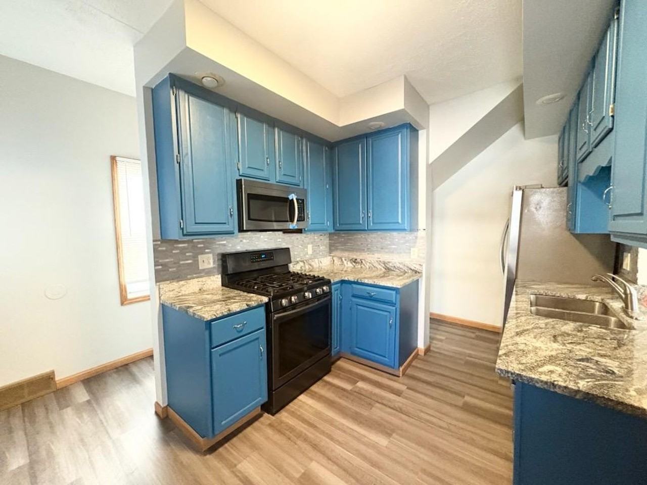 1102 N Madison St - Photo 6 of 20