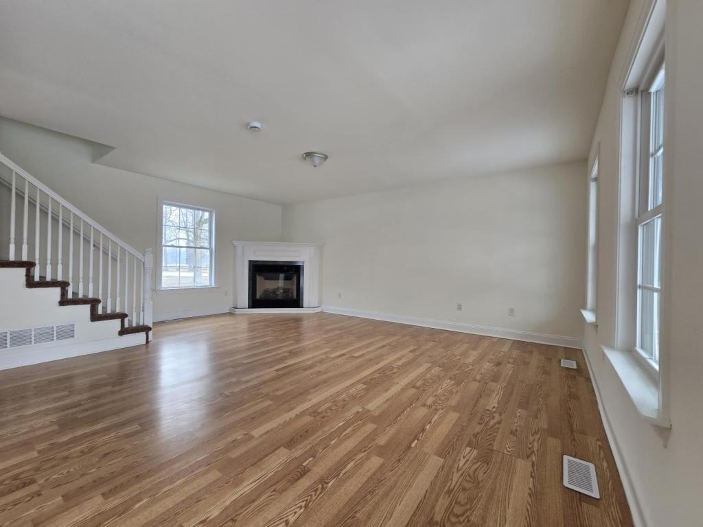 271 Ashton Ct - Photo 3 of 50
