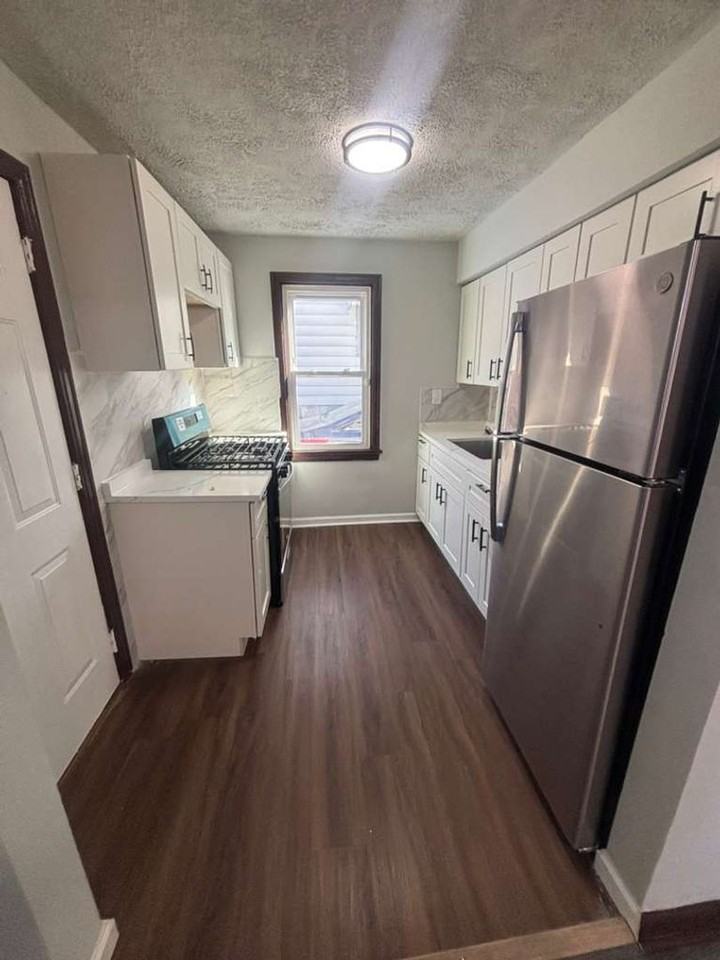 1430 Forsythe St - Photo 2 of 13