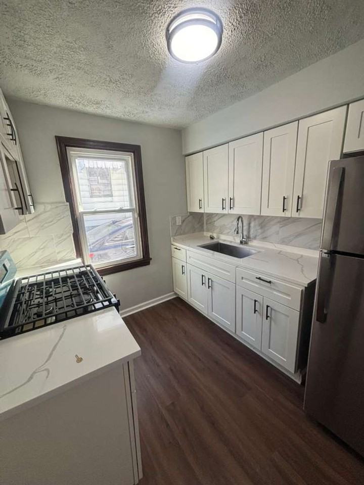 1430 Forsythe St - Photo 3 of 13