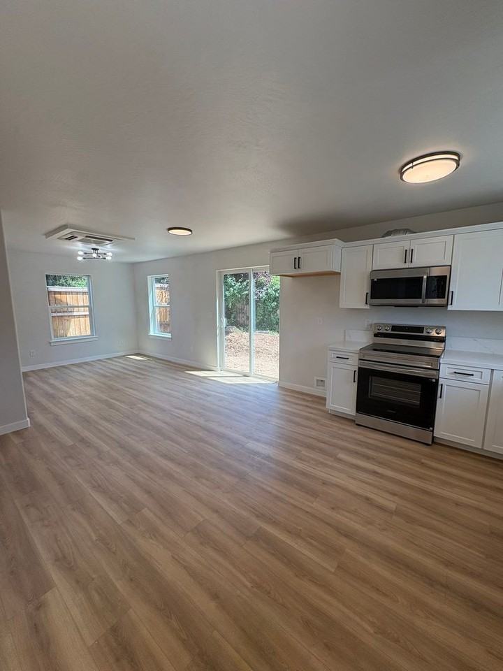 1180 Woodrow Ln - Photo 2 of 13