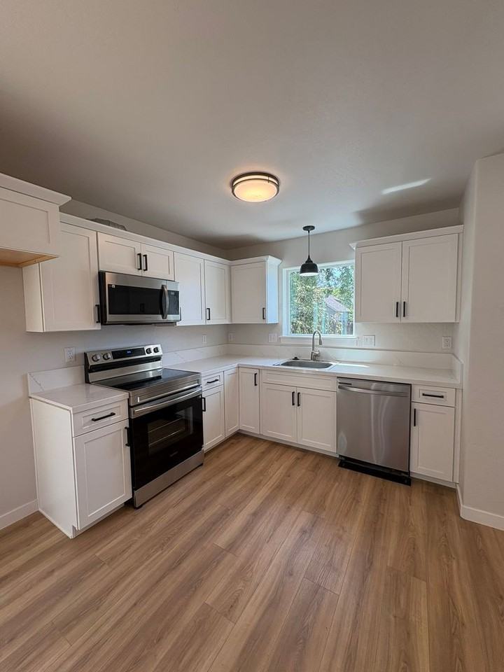 1180 Woodrow Ln - Photo 3 of 13