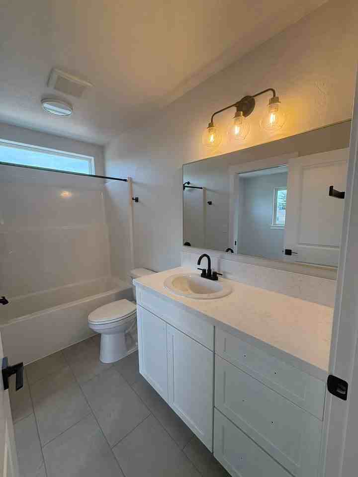 1180 Woodrow Ln - Photo 6 of 13