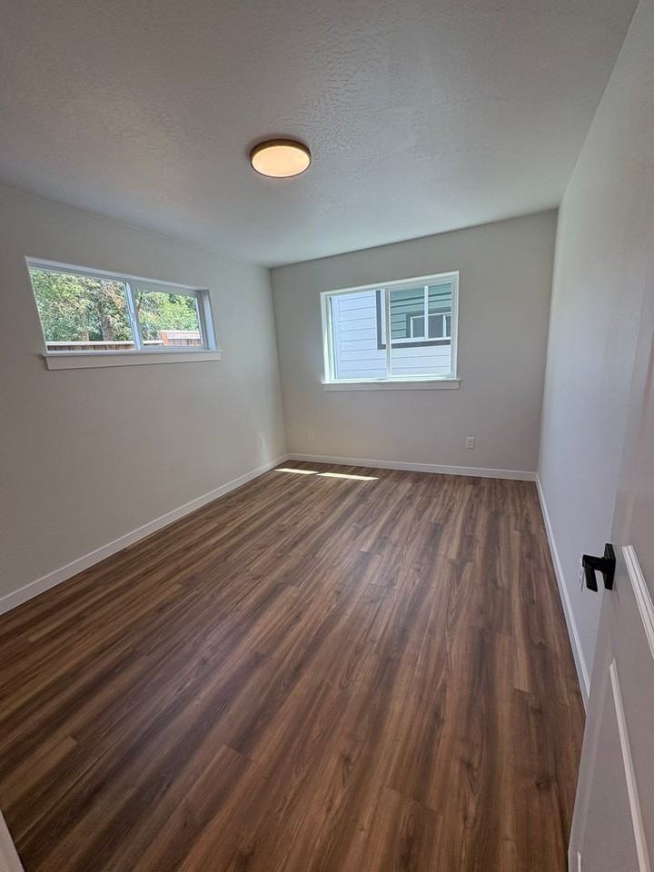 1180 Woodrow Ln - Photo 7 of 13