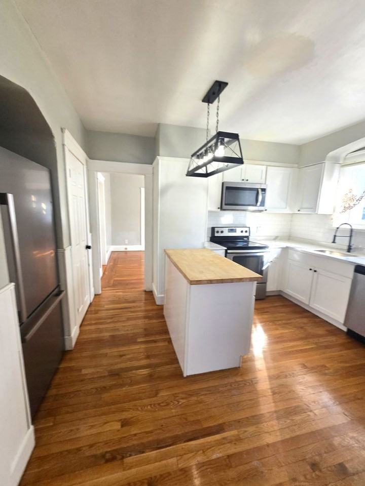 98 Bradley St - Photo 3 of 22