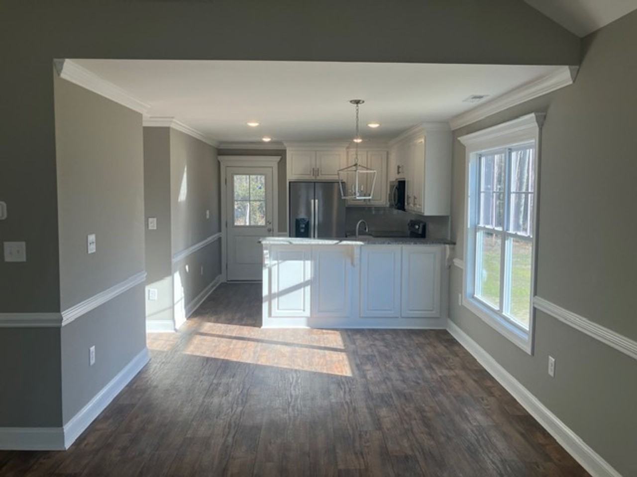 5243 Castlewood Dr - Photo 3 of 10