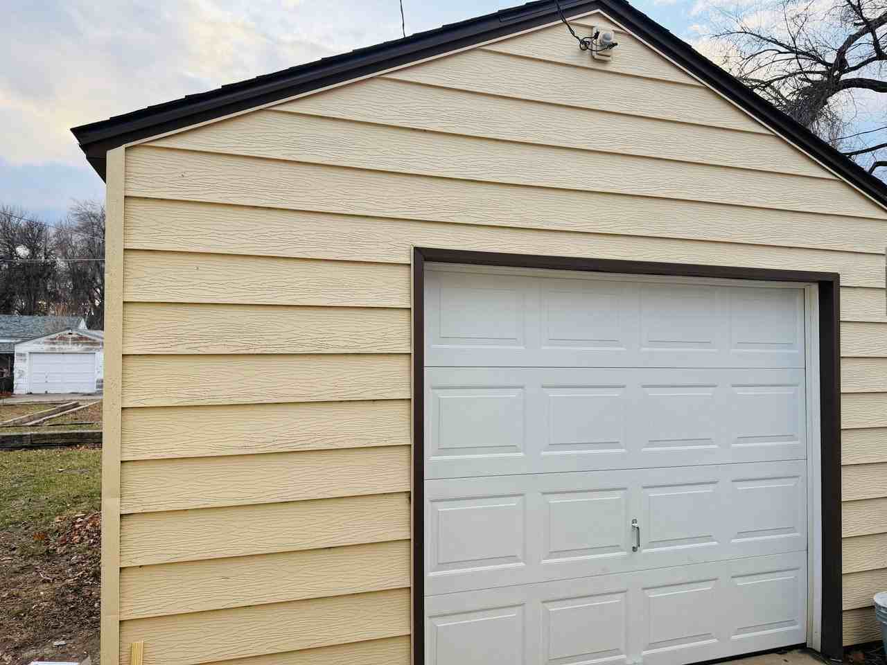 Freshly Remodeled with Free Shared Laundry - Photo 3 of 5